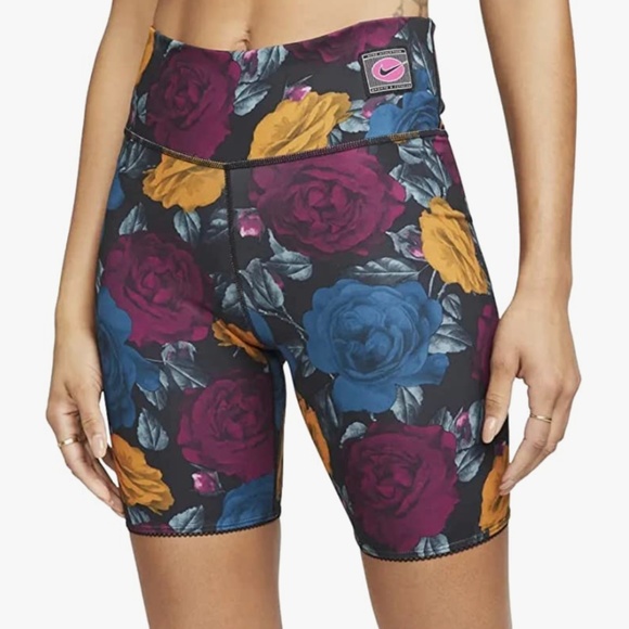 Nike One Women's Mid-Rise 7" Bike Shorts - Picture 5 of 6